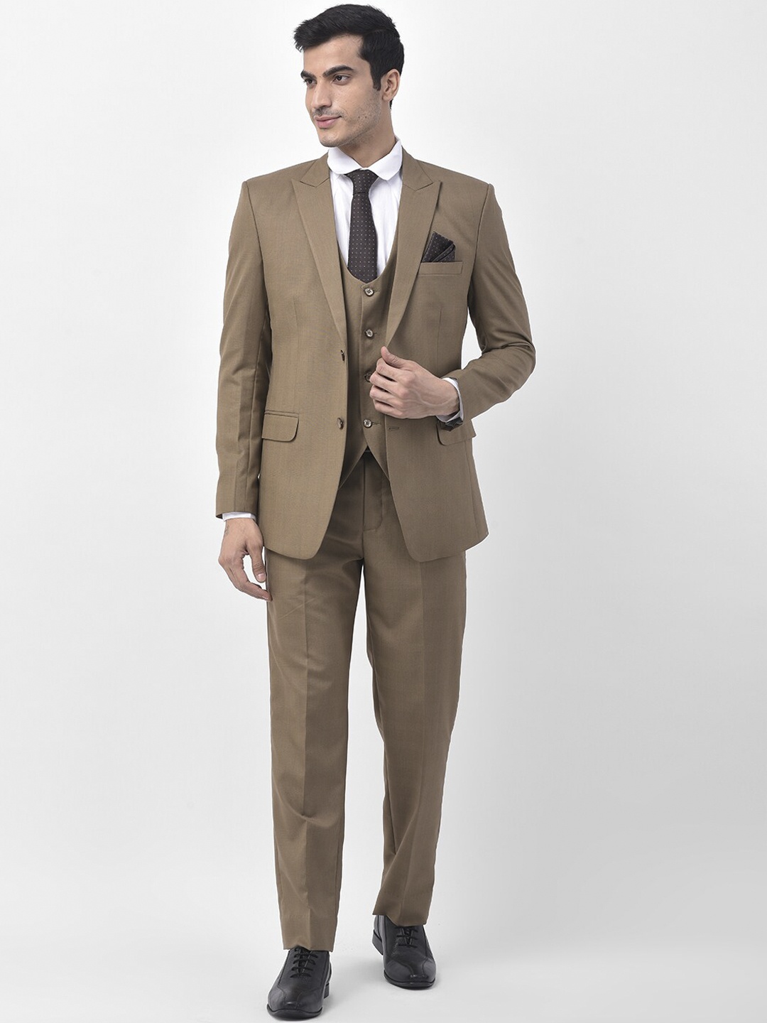 

LUXURAZI Men Beige Solid Tailored Fit Single-Breasted Formal Suit