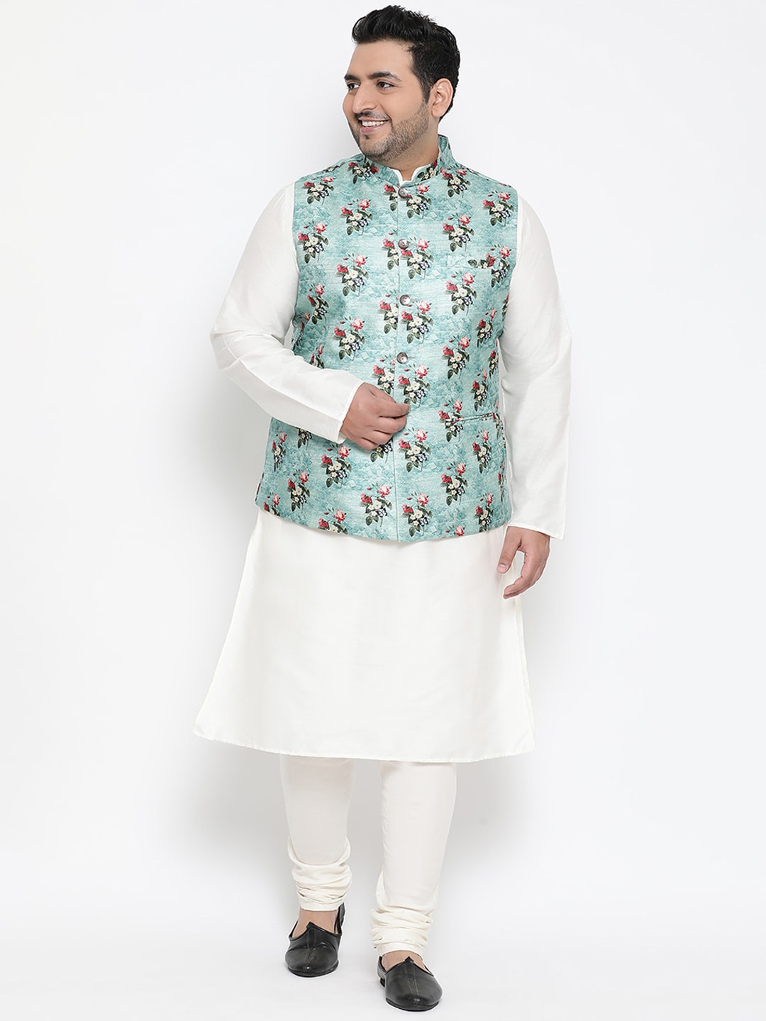 

KISAH PLUS Men White & Blue Solid Kurta with Churidar & Nehru Jacket