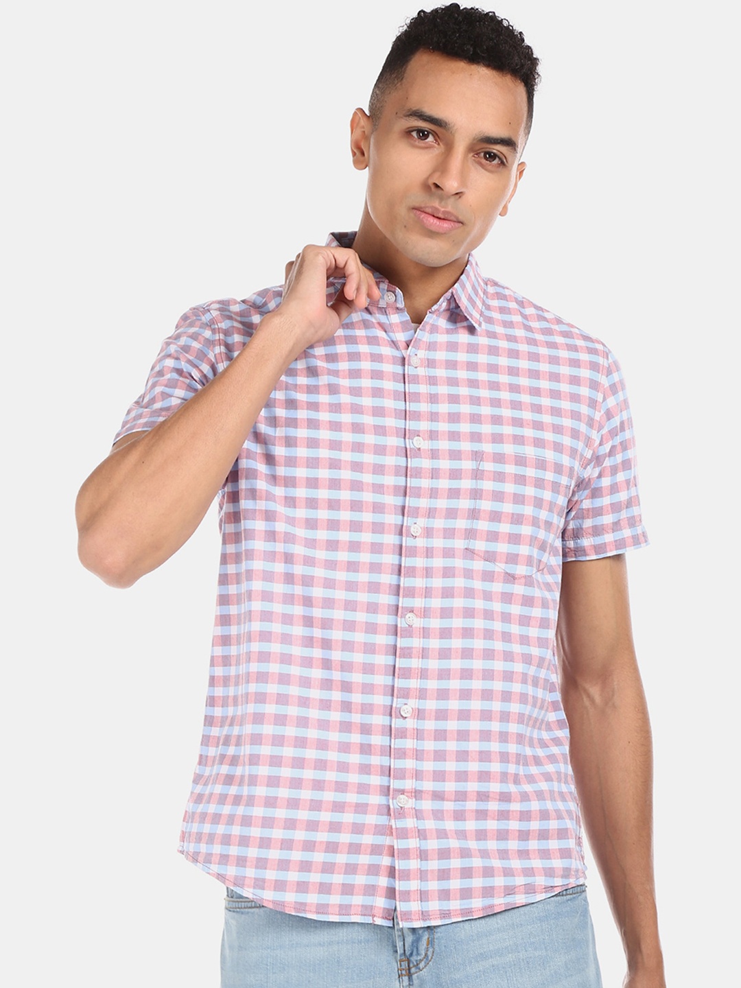 

Ruggers Men Pink Regular Fit Checked Casual Shirt
