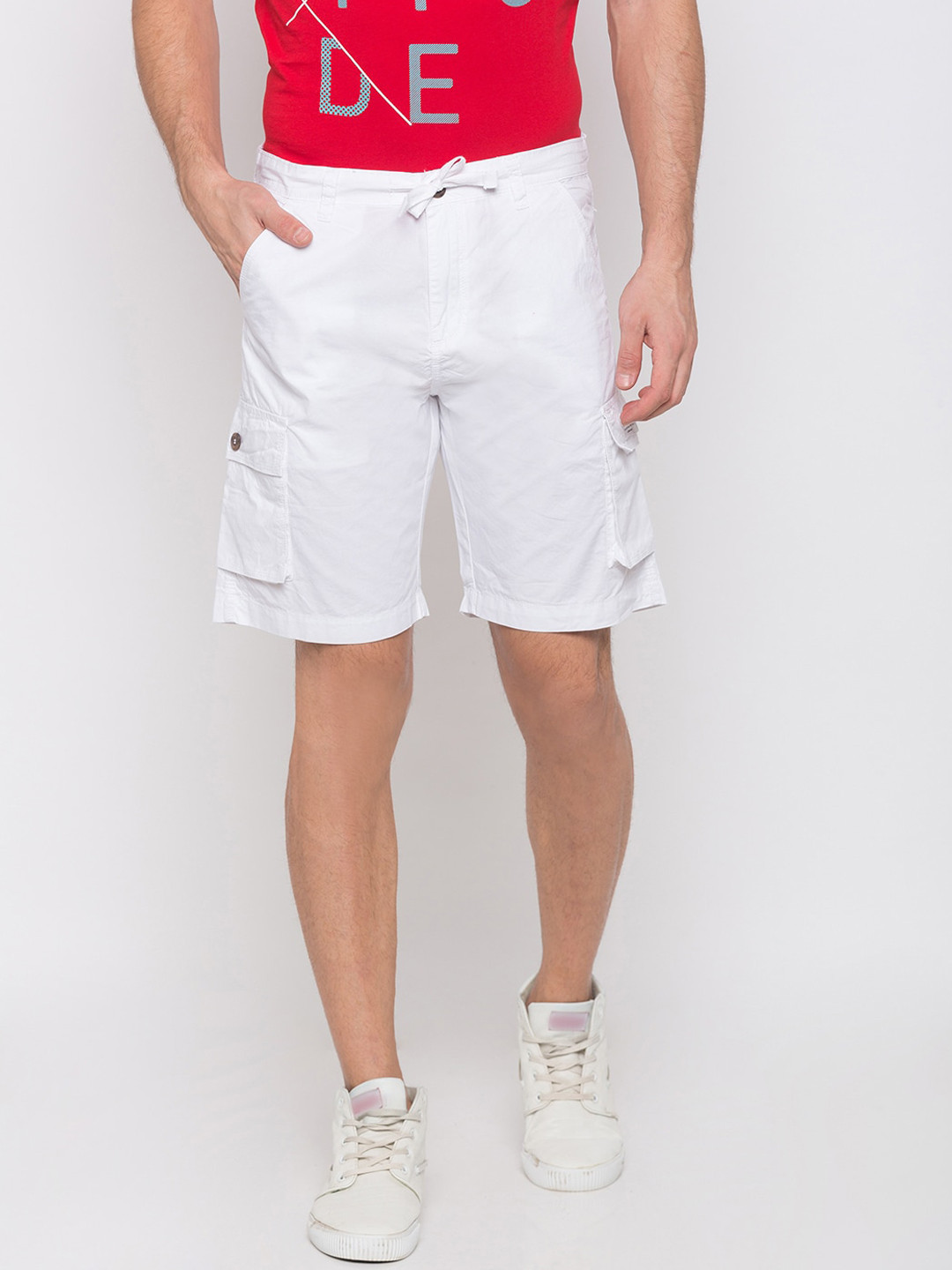 

Globus Men White Solid Regular Fit Cargo Shorts