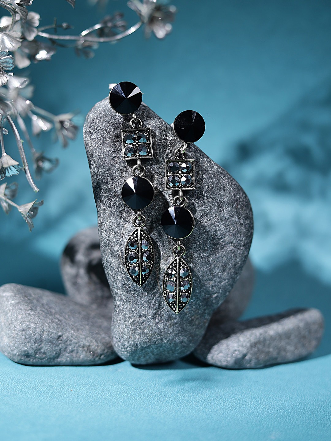 

Mali Fionna Black Contemporary Studs
