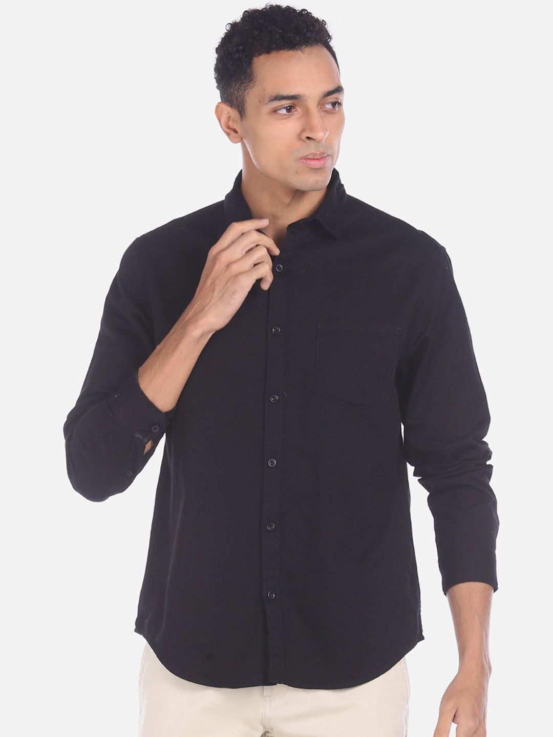

Ruggers Men Black Regular Fit Solid Casual Shirt