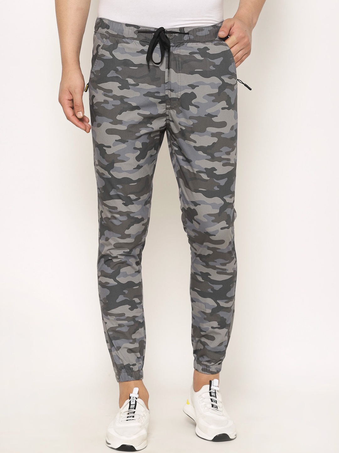 

SAPPER Men Grey & Green Slim Fit Printed Joggers
