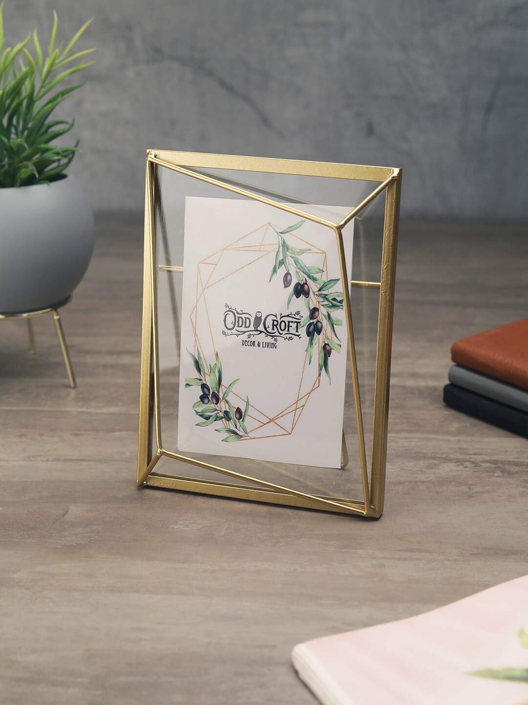 

OddCroft Gold-Toned Solid Angled Diamond Table-Top Photo Frame
