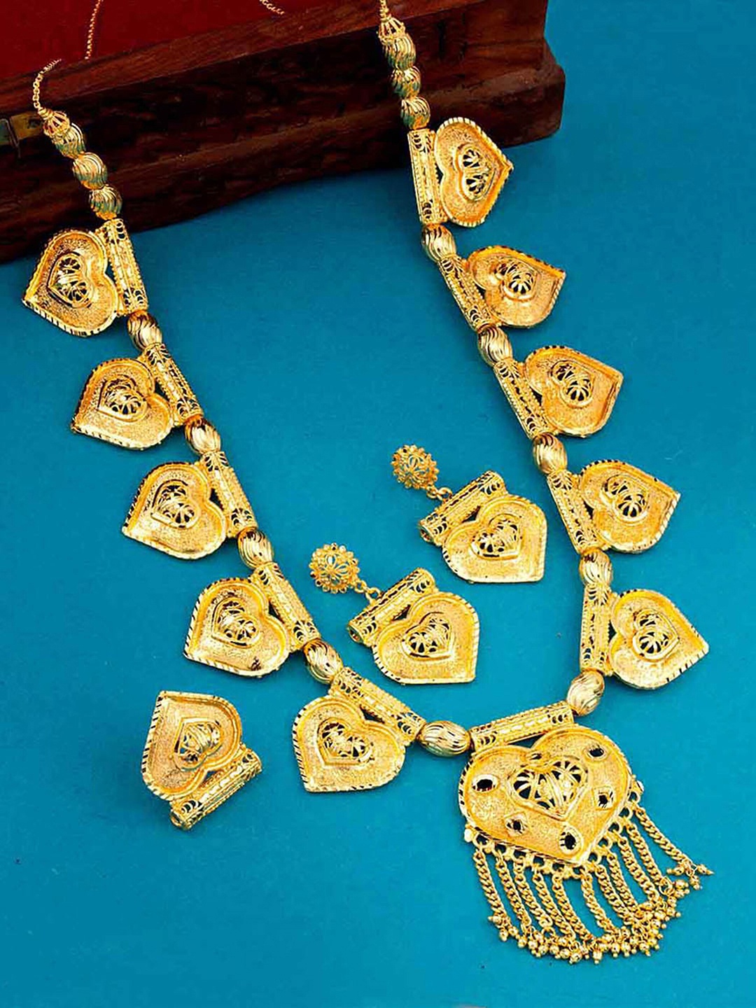 

Voylla Gold-Plated Eastern Delight Heart Motif Jewellery Set