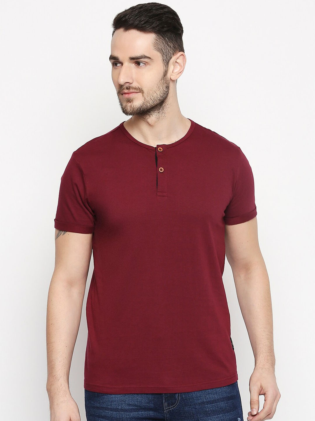 

People Men Maroon Solid Henley Neck Pure Cotton T-shirt