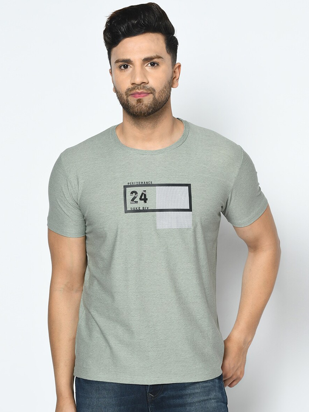 

Duke Men Green Solid Round Neck T-shirt