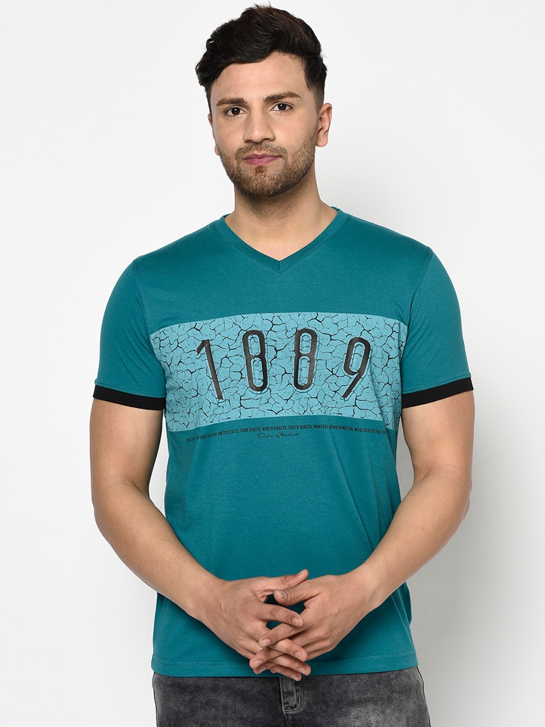 Duke Men Green Solid V-Neck T-shirt