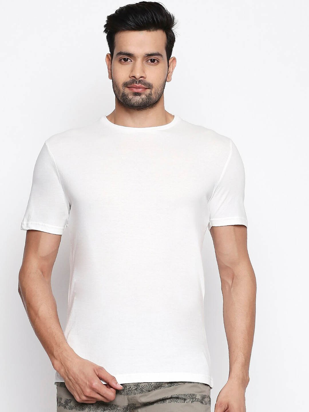 

People Men Off-White Solid Round Neck T-shirt