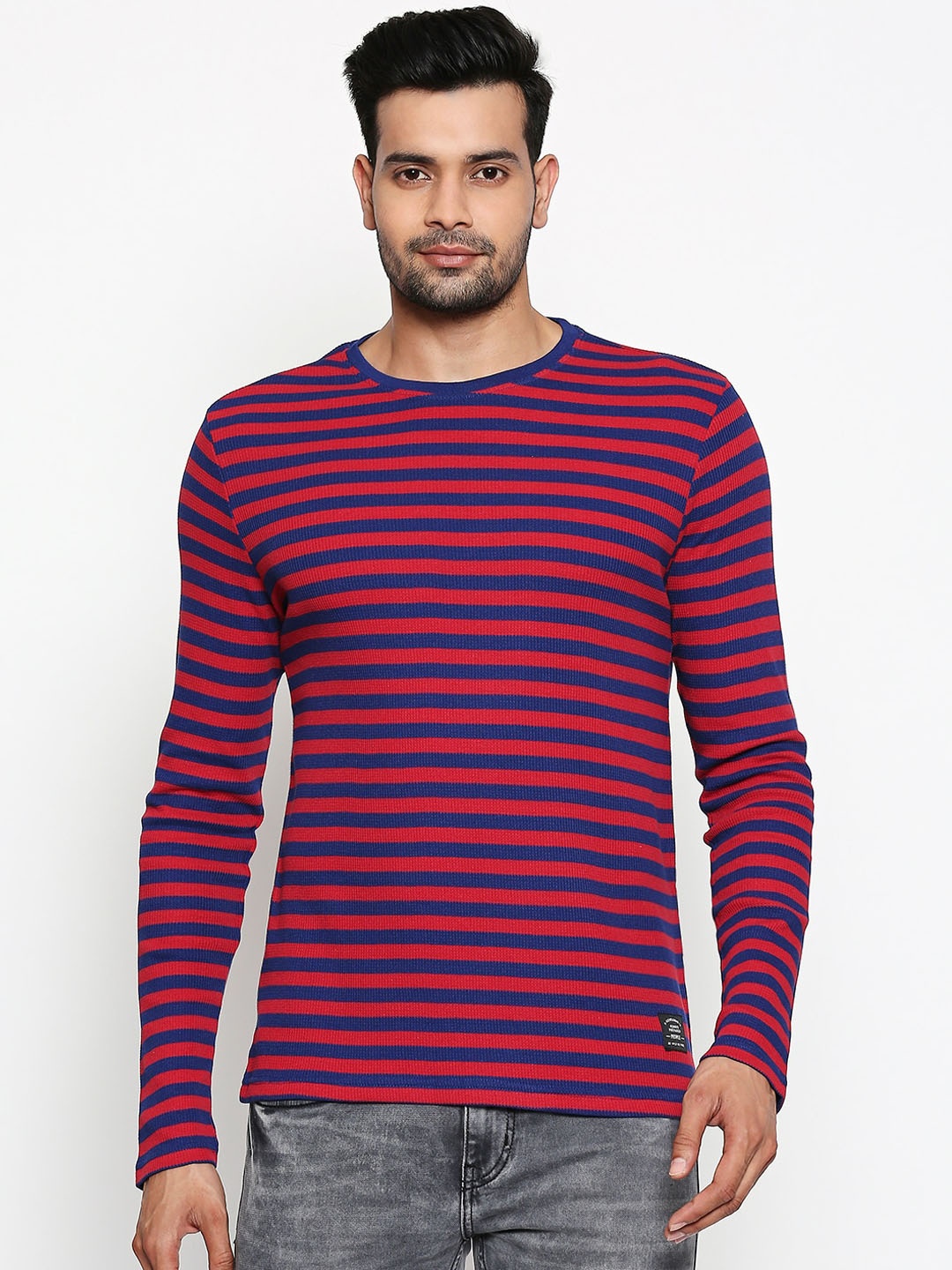 

People Men Red & Navy Blue Striped Round Neck T-shirt