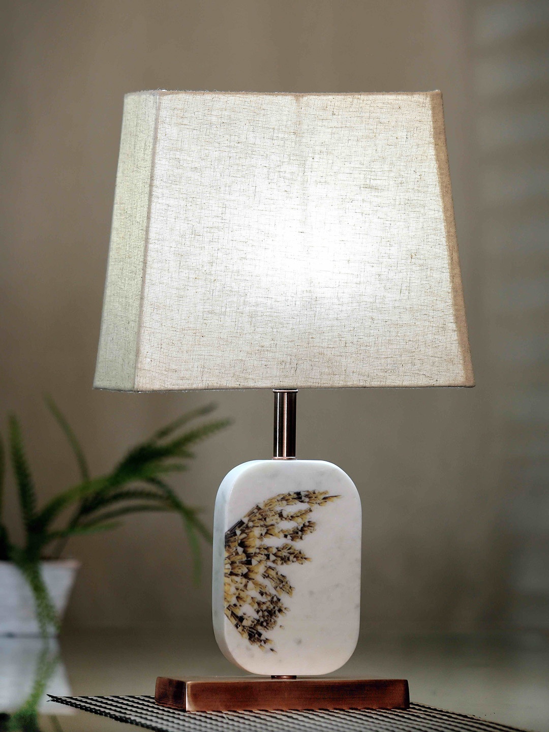 

POSH-N-PLUSH Beige Solid Winged Marble Table Lamp