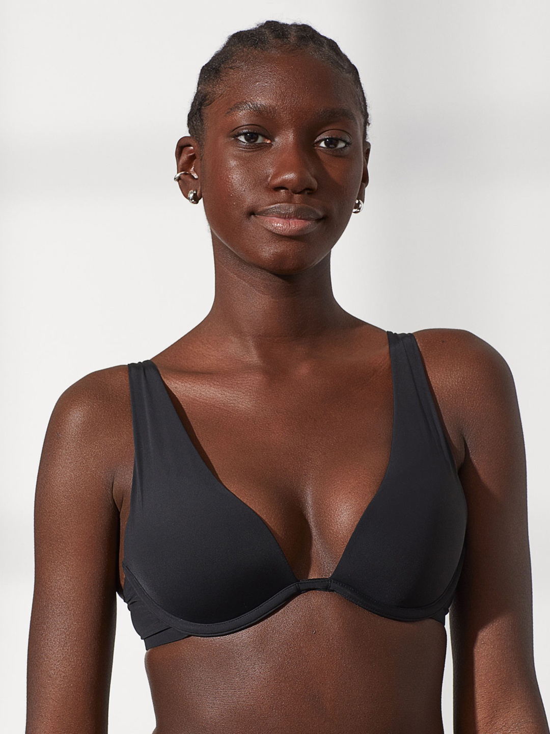 

H&M Women Black Solid Microfibre Push Up Bra 0924588001