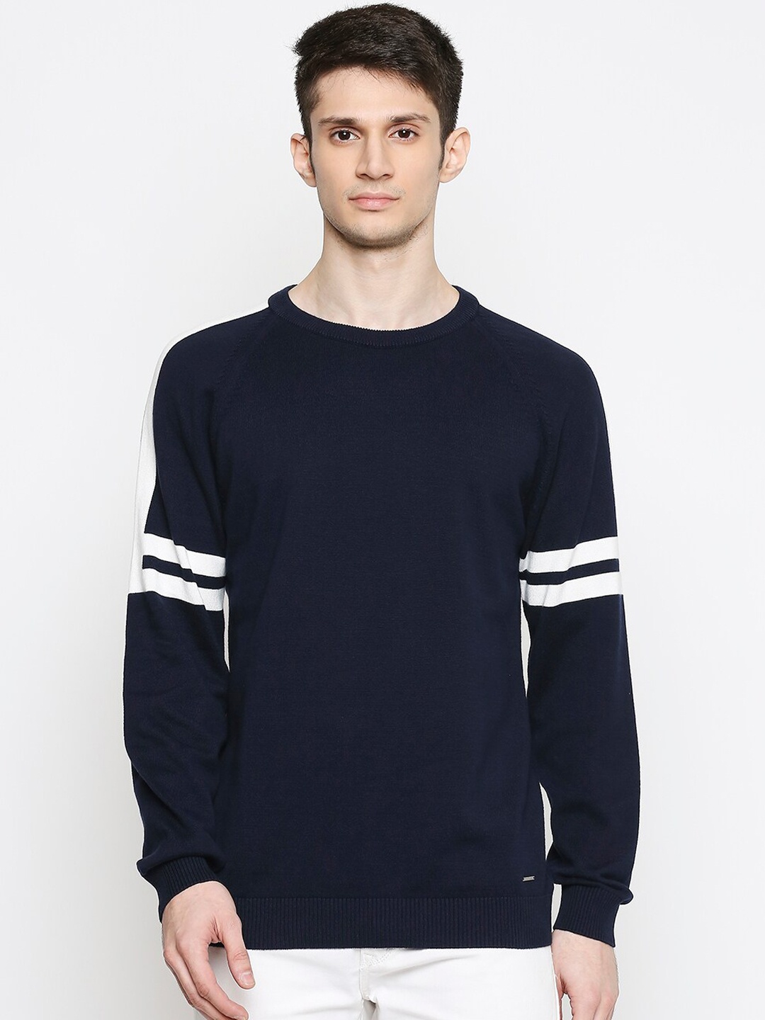 

People Men Navy Blue & White Solid Pullover Sweater