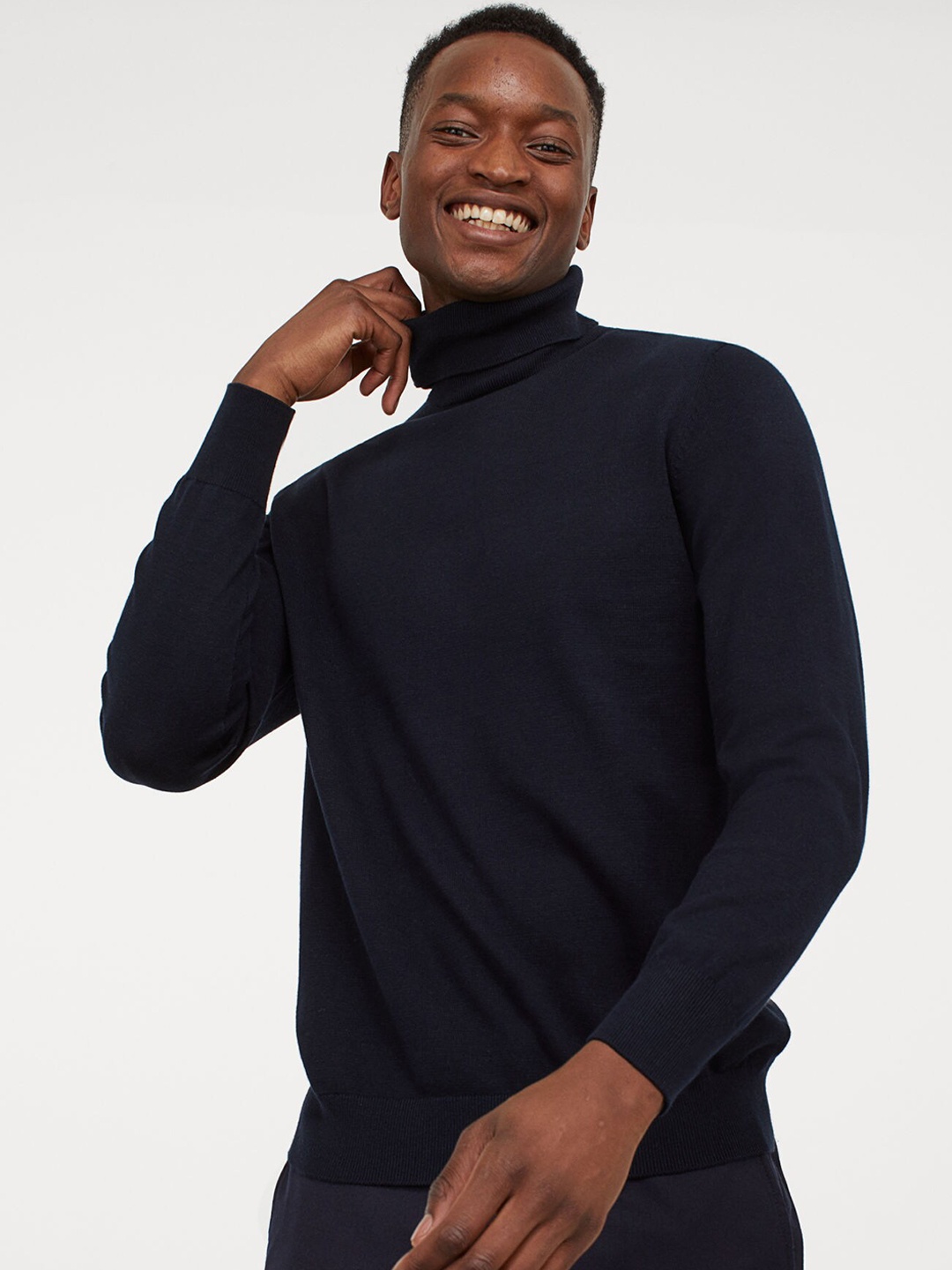 

H&M Men Navy Blue Solid Fine-Knit Polo-Neck Jumper