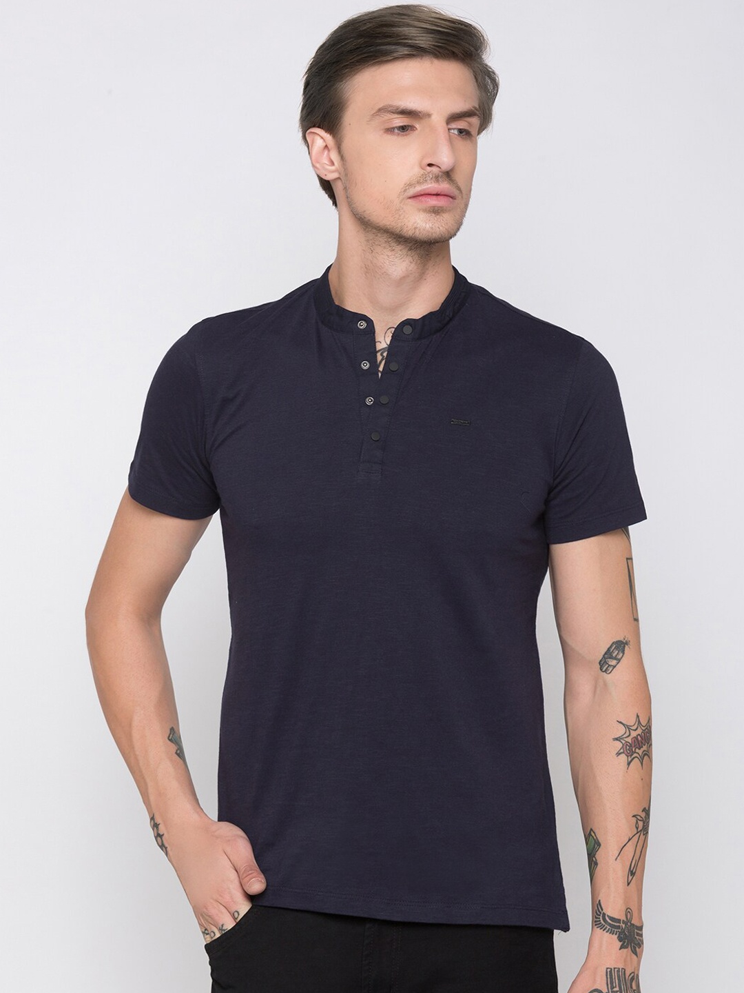 

Globus Men Navy Blue Solid Henley Neck T-shirt