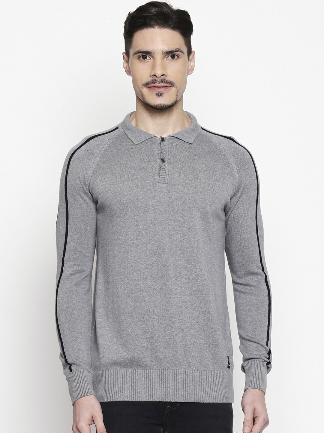 

Mufti Men Grey Solid Pullover Sweater