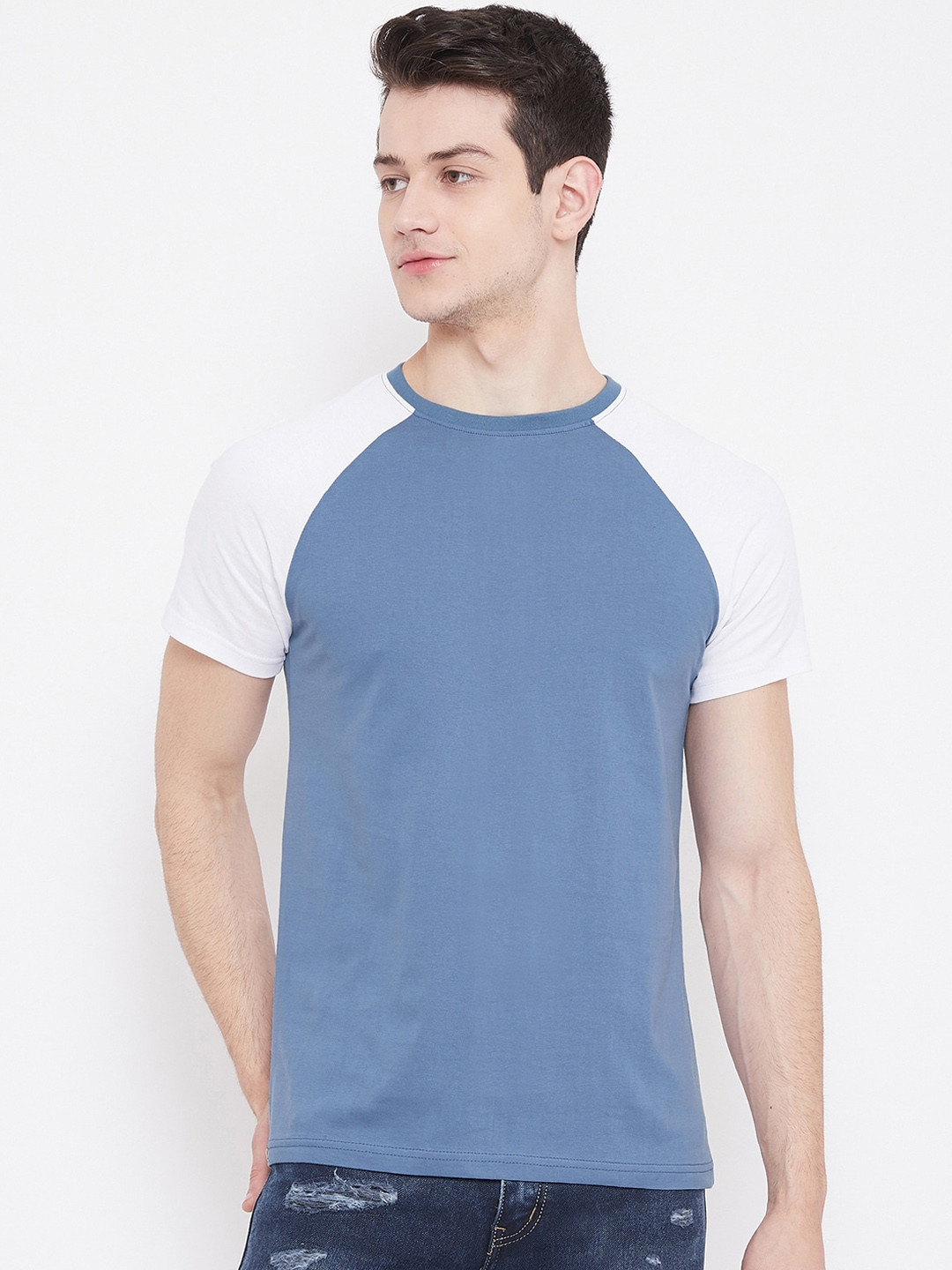 

Rodzen Men Blue & White Colourblocked Round Neck Slim Fit T-shirt