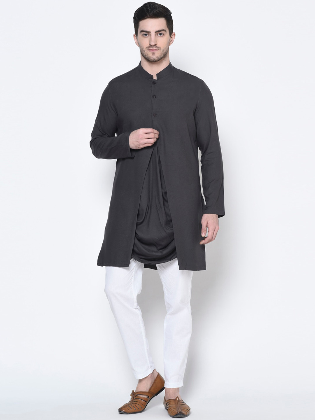 

DEYANN Men Grey Solid Kurta with Pyjamas