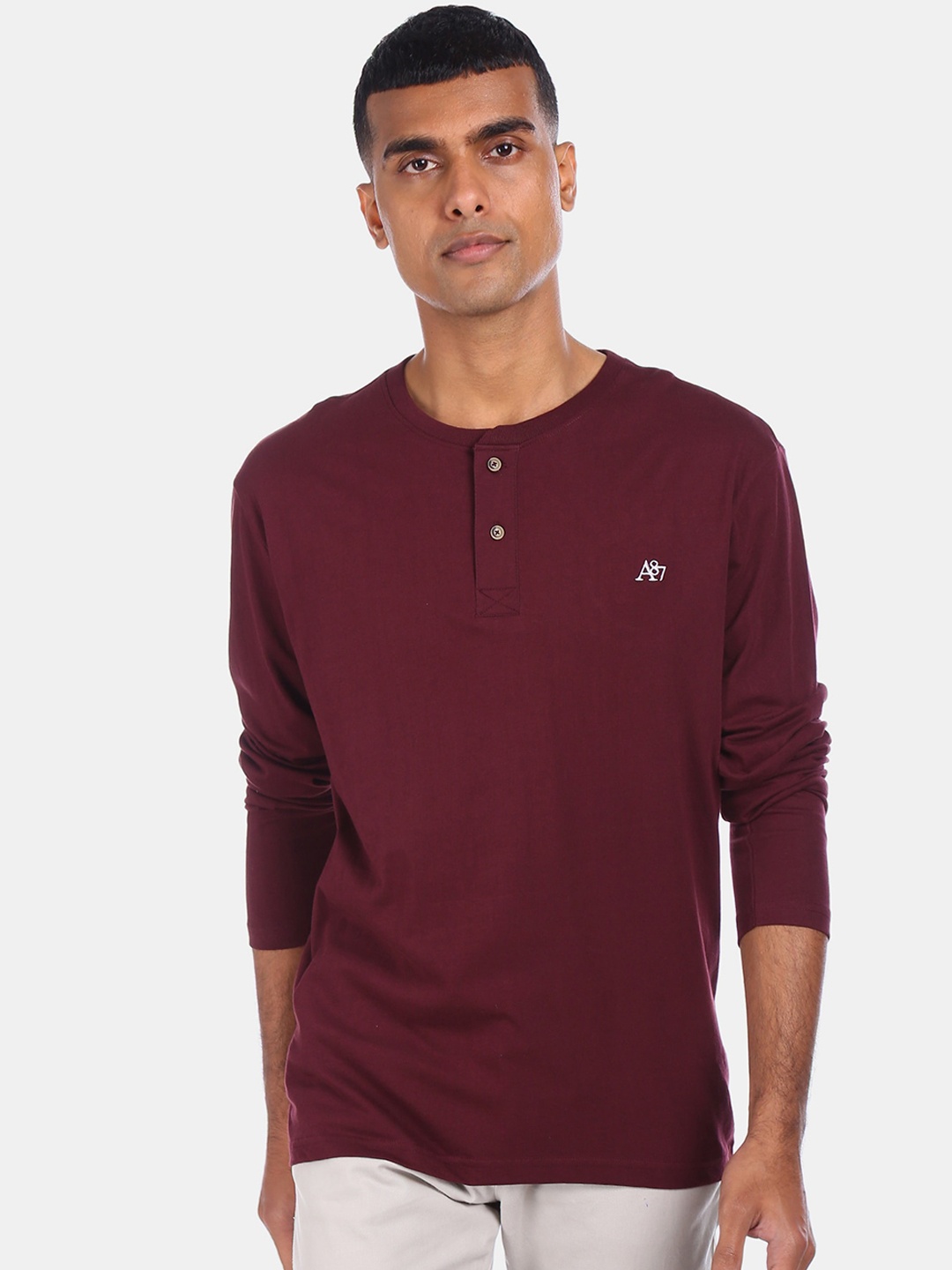 

Aeropostale Men Burgundy Solid Henley Neck T-shirt