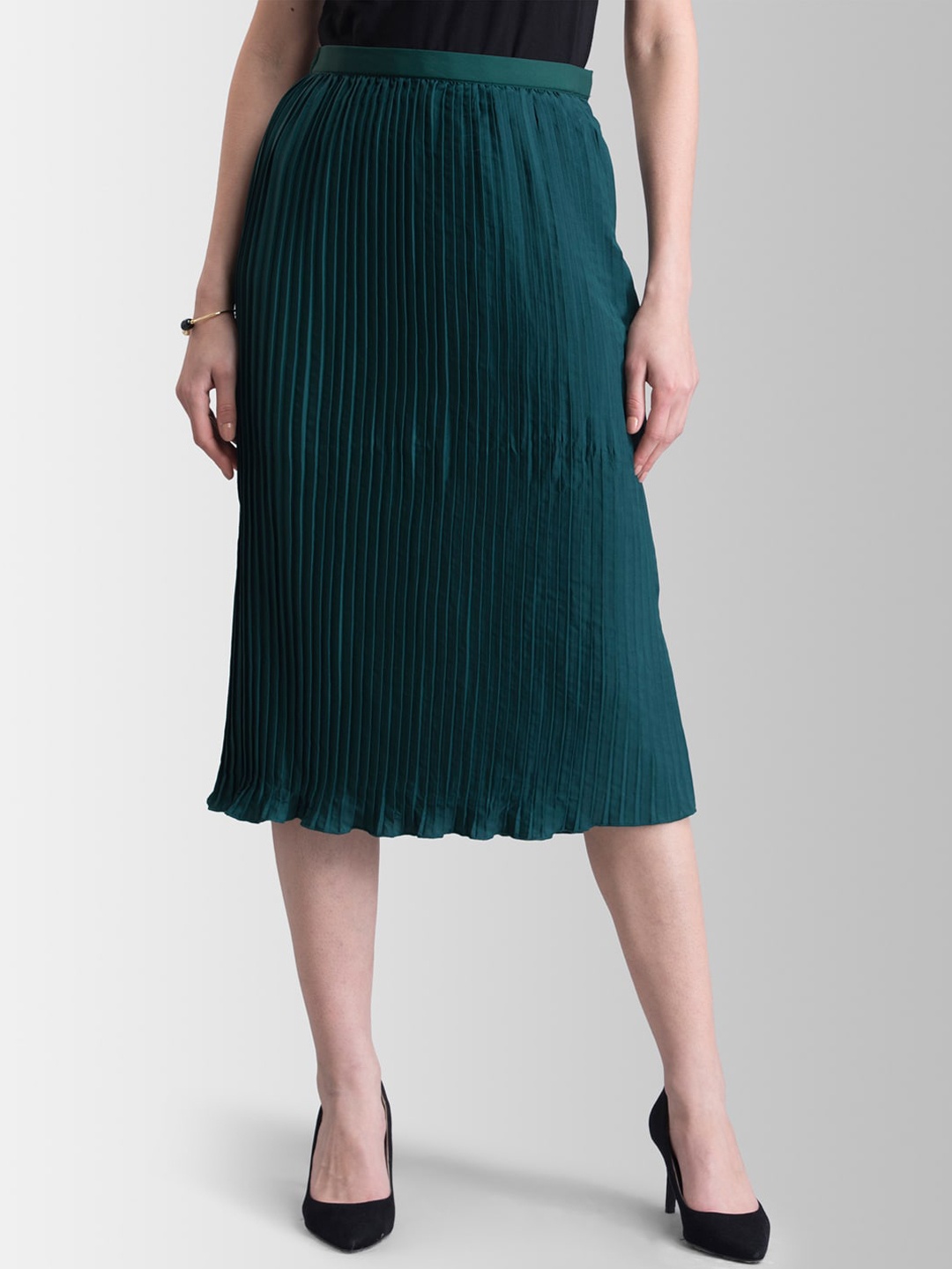 

FableStreet Women Green Solid Pleated Straight Skirt