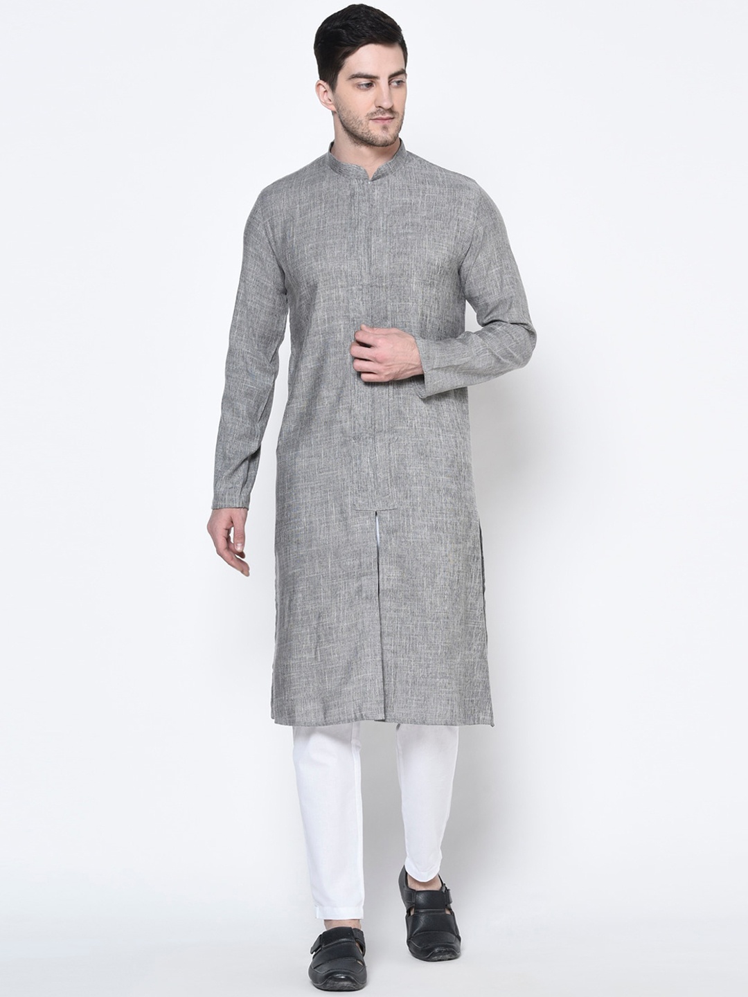 

DEYANN Men Silver-Toned Self Design Kurta with Pyjamas