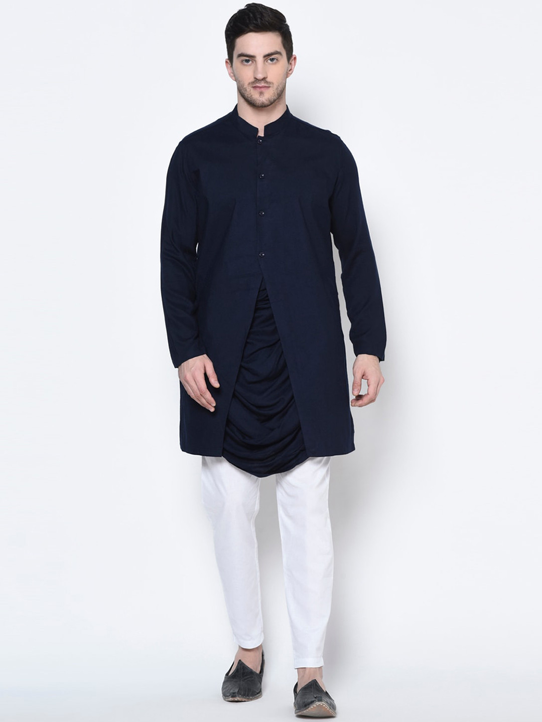 

DEYANN Men Navy Blue & White Solid Kurta with Pyjamas