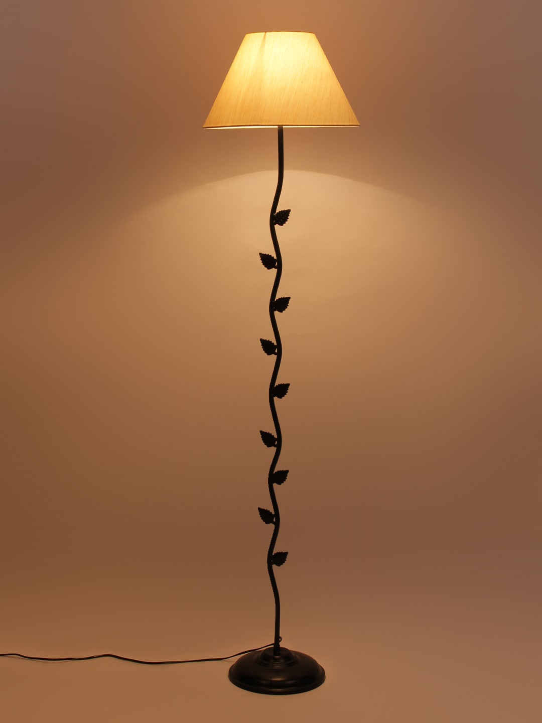 

Devansh Off-White & Black Solid Conical Traditional Club Lamp