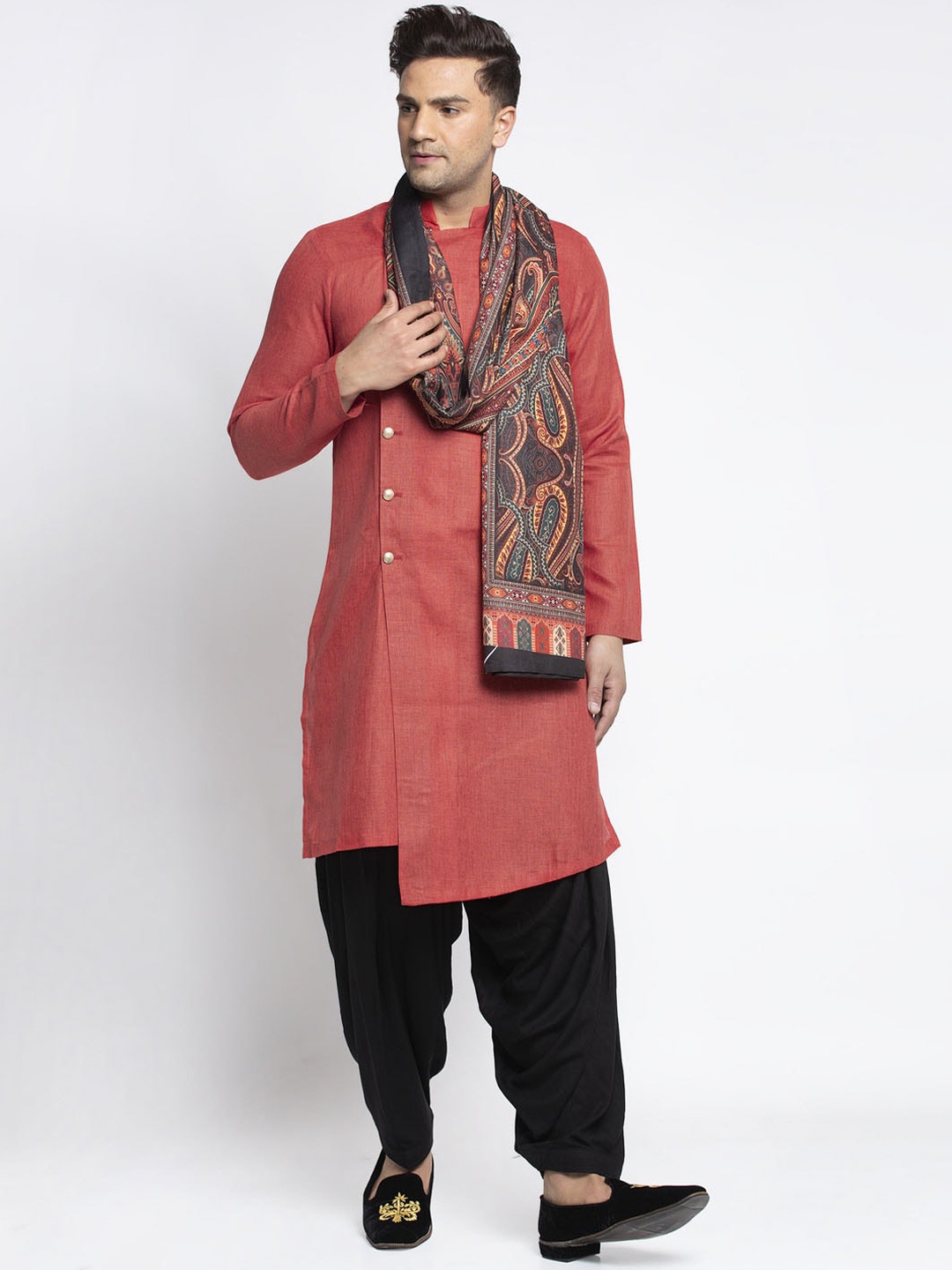 

MAXENCE Men Black & Orange Printed Shawl