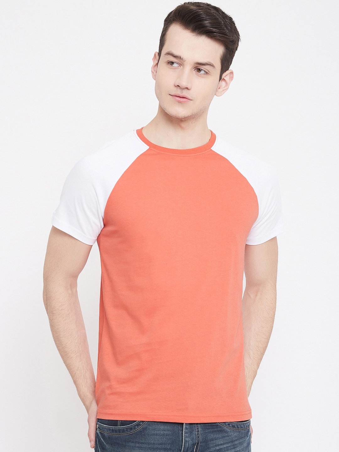 

Rodzen Men Peach-Coloured & White Colourblocked Round Neck Slim Fit T-shirt