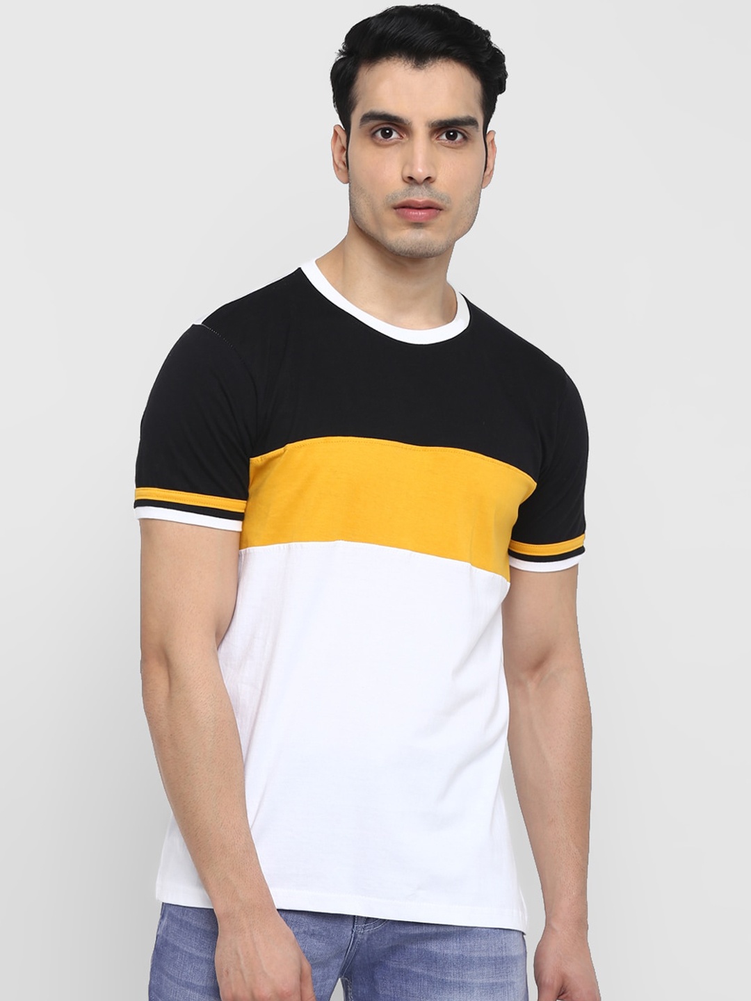 

Routeen Men Black Colourblocked Round Neck T-shirt