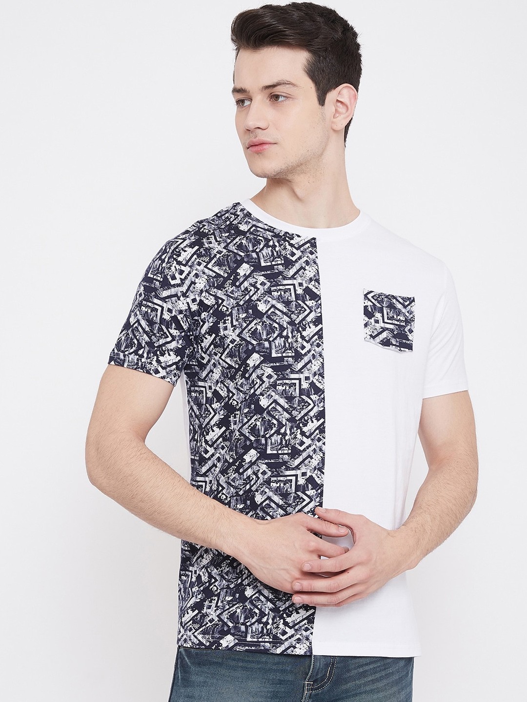 

Rodzen Men Navy Blue & White Printed Round Neck T-shirt