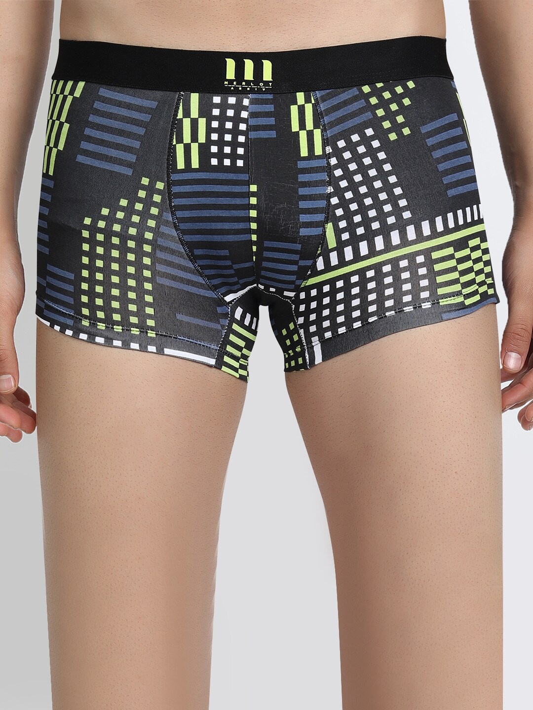 

MERLOT Men Black & White Dotted-Pattern Trunks Arriv_007