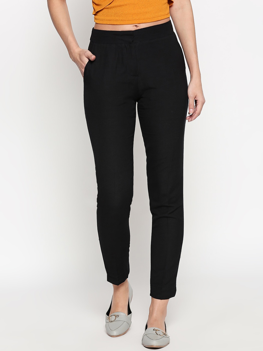 

People Women Black Slim Fit Solid Cigarette Trousers