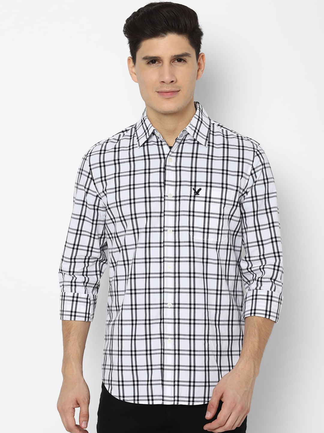 

AMERICAN EAGLE OUTFITTERS Men White & Black Slim Fit Checked Casual Shirt