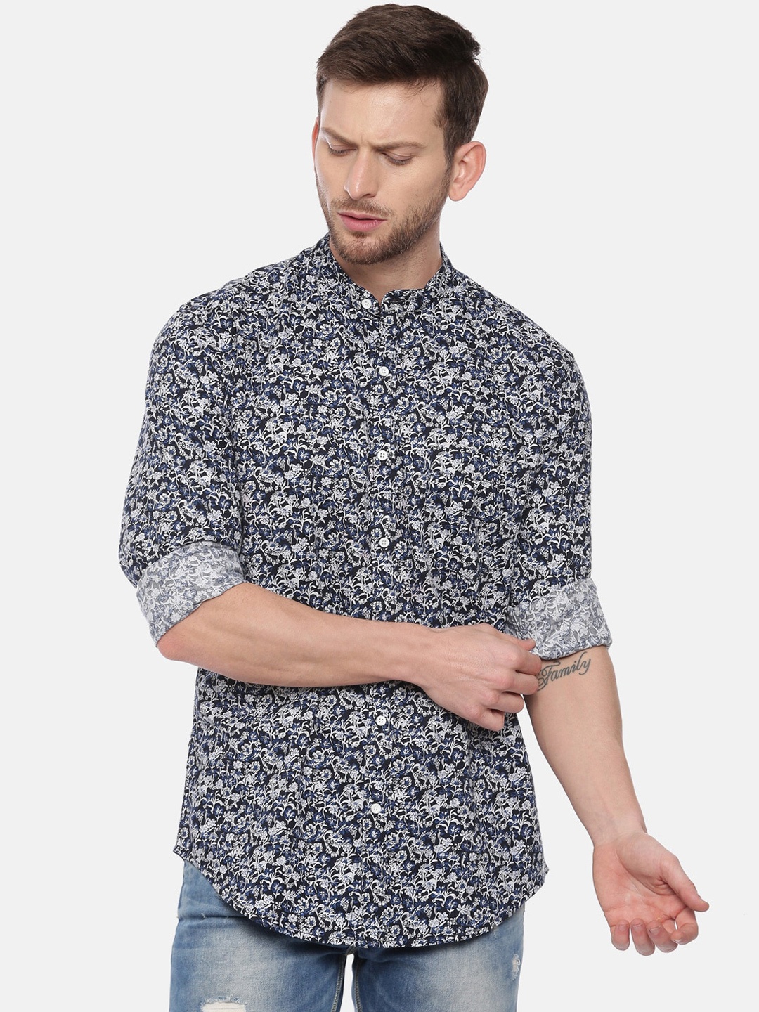 

IVOC Men Navy Blue & White Slim Fit Printed Casual Shirt
