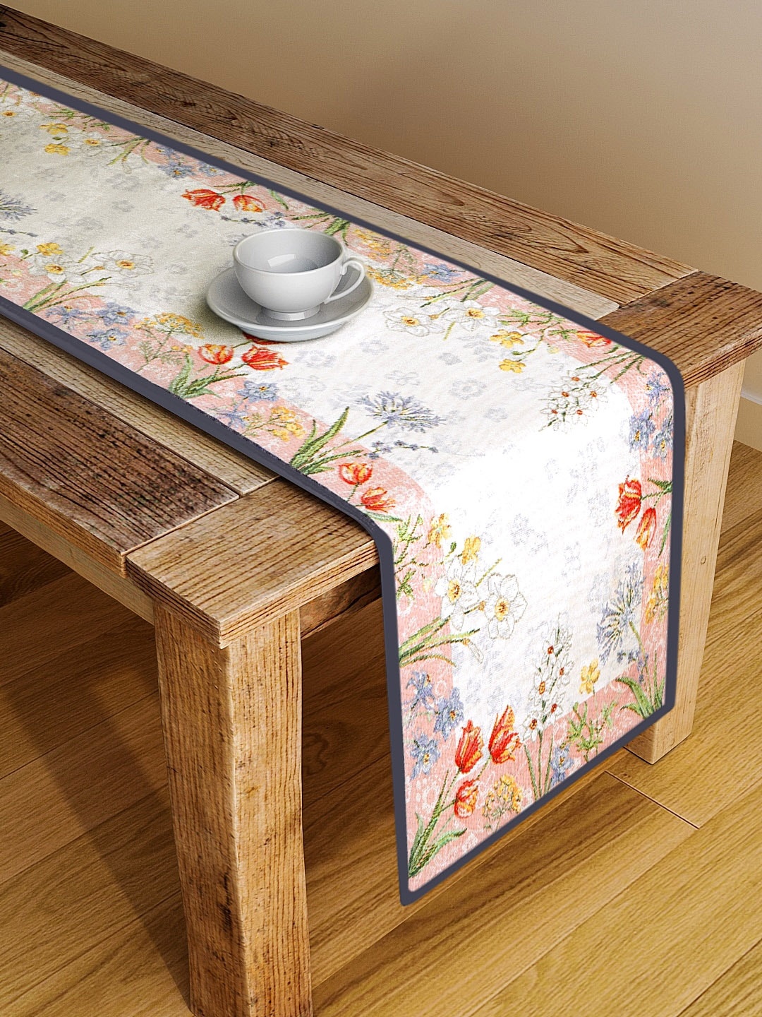 

KLOTTHE Set of 2 White & Pink Woven Design Table Runner