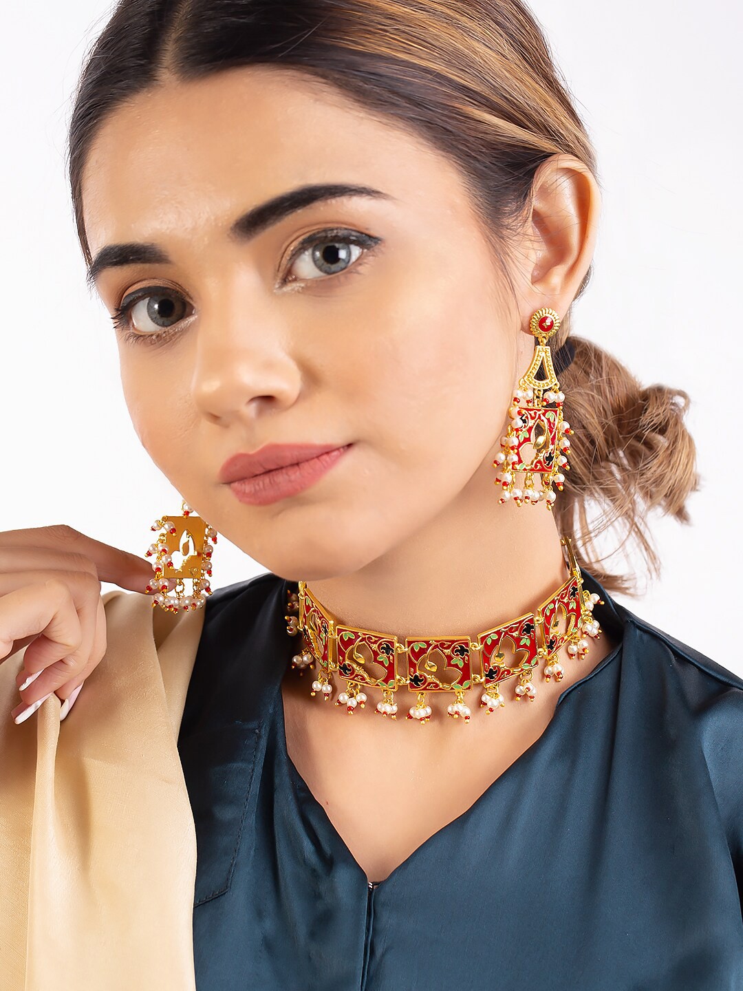 

Voylla Gold-Plated Red & White Tahira Cutwork Design Faux Pearl Beaded Choker Jewellery Set