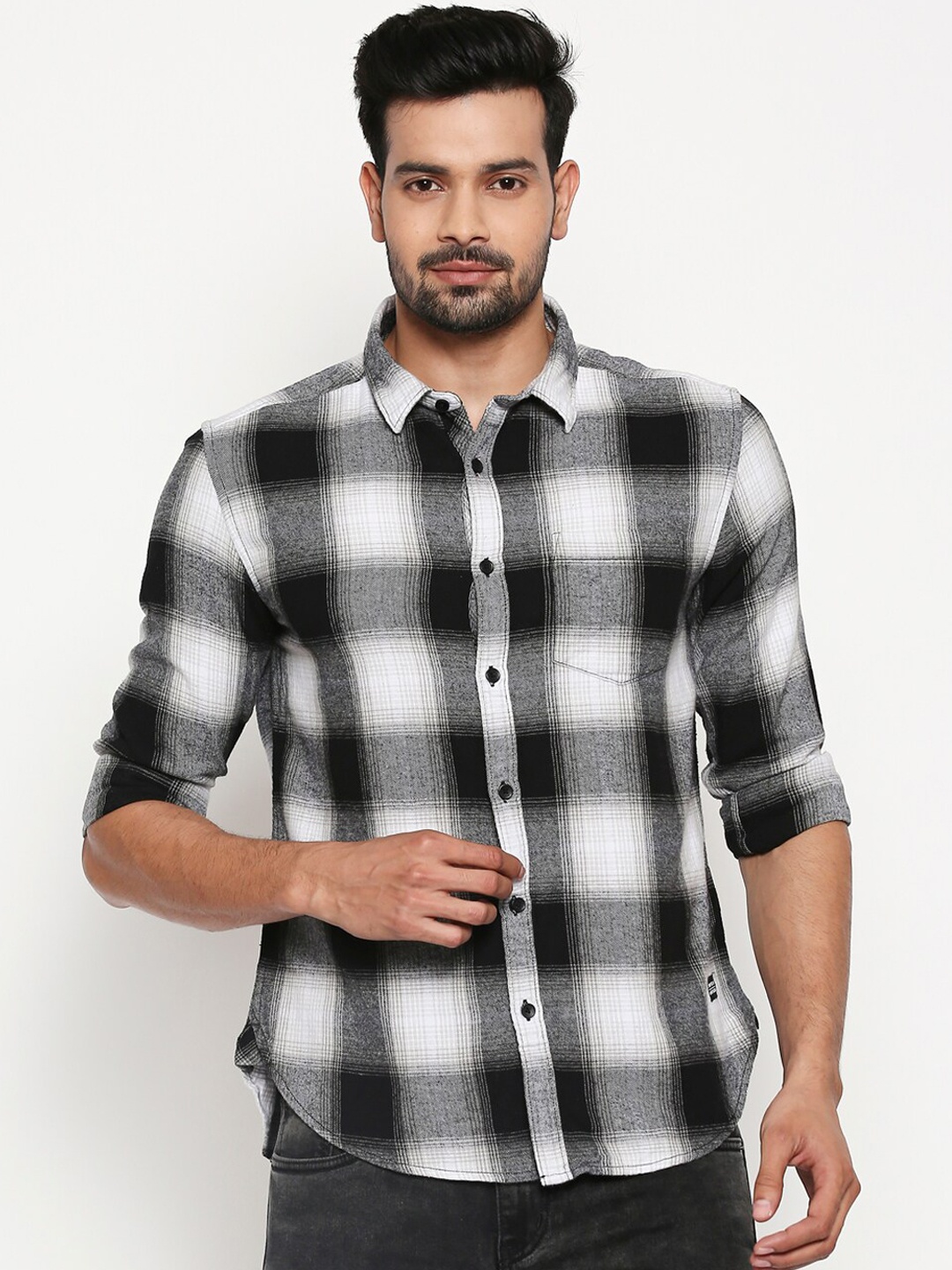 

People Men Grey & White Slim Fit Checked Casual Shirt