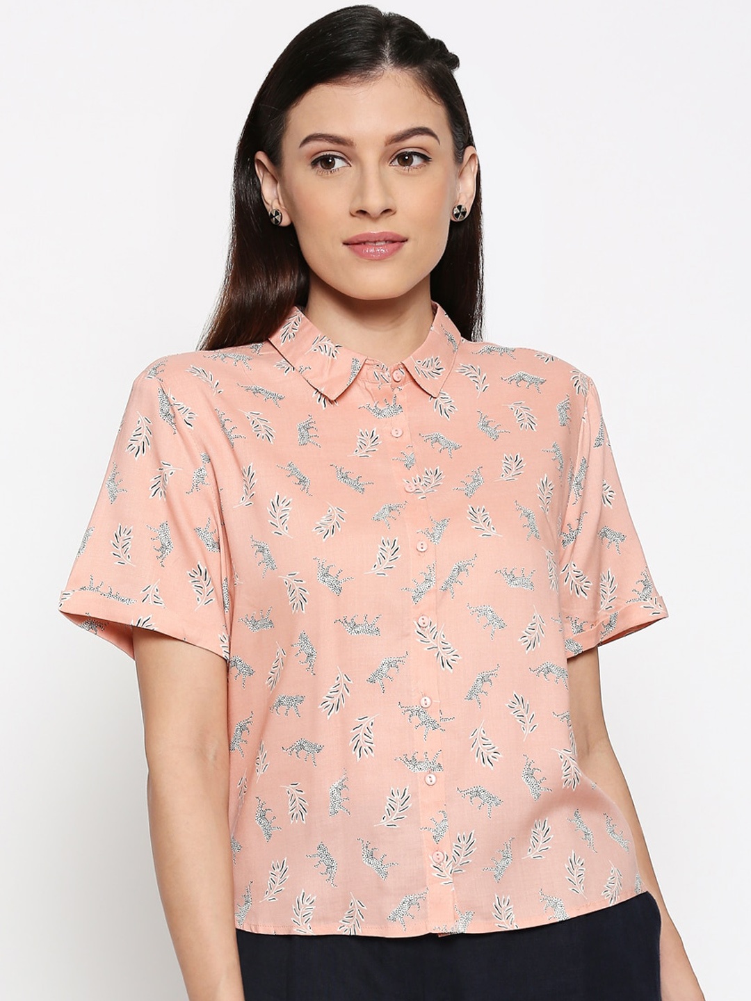 

People Women Pink & White Slim Fit Printed Casual Shirt