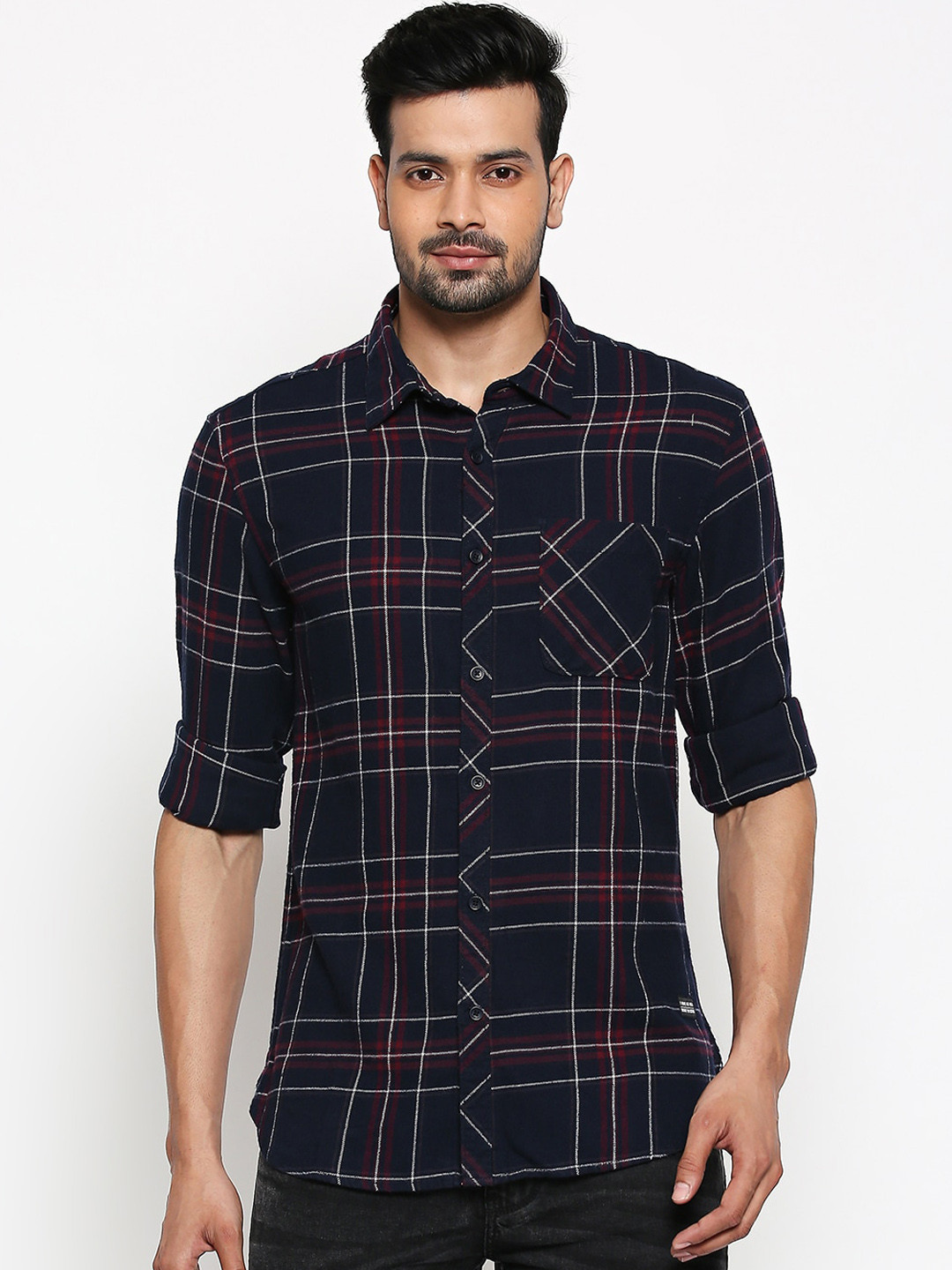 

People Men Navy Blue & Red Slim Fit Checked Cotton Casual Shirt