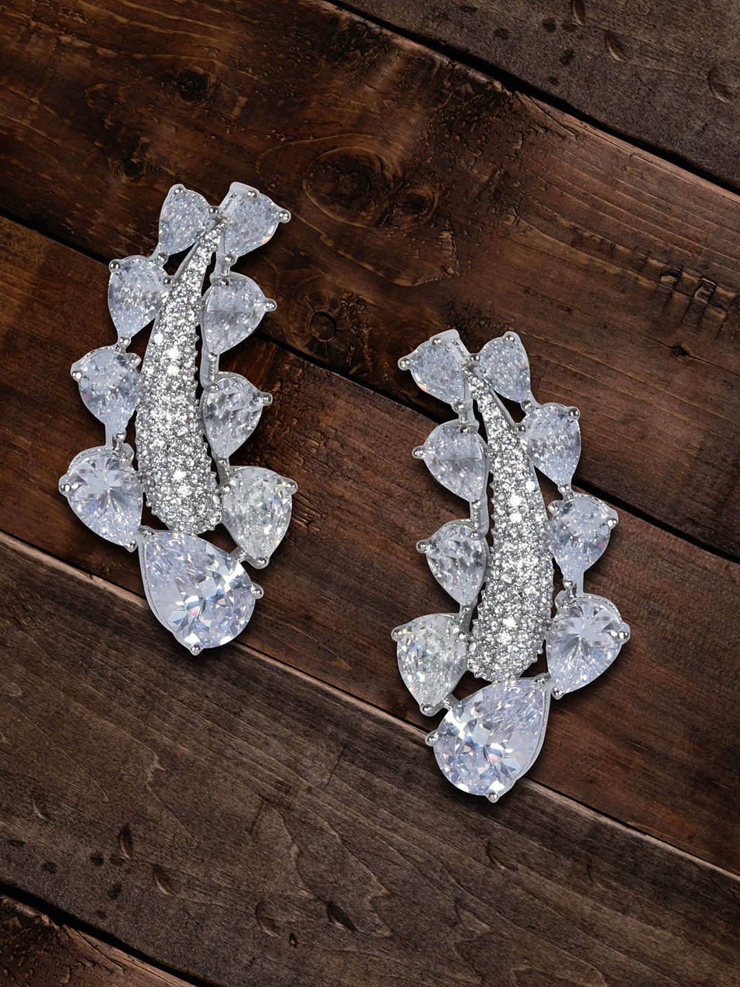 

MIDASKART Silver-Toned Contemporary Studs