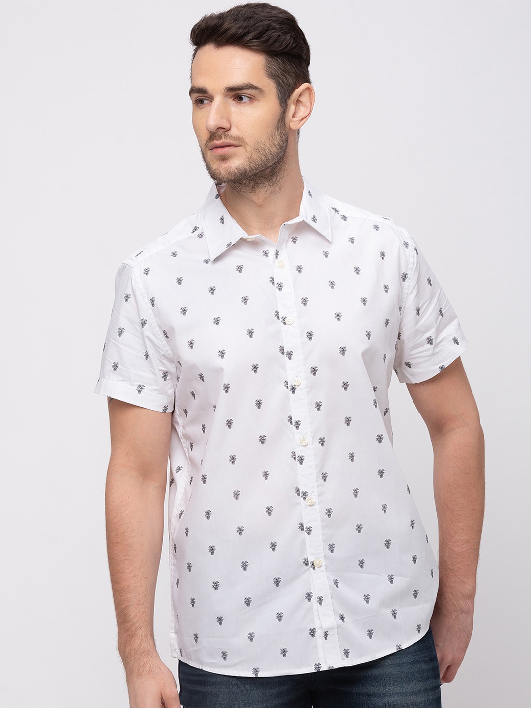 

Kenneth Cole Men White Regular Fit Printed Casual Shirt