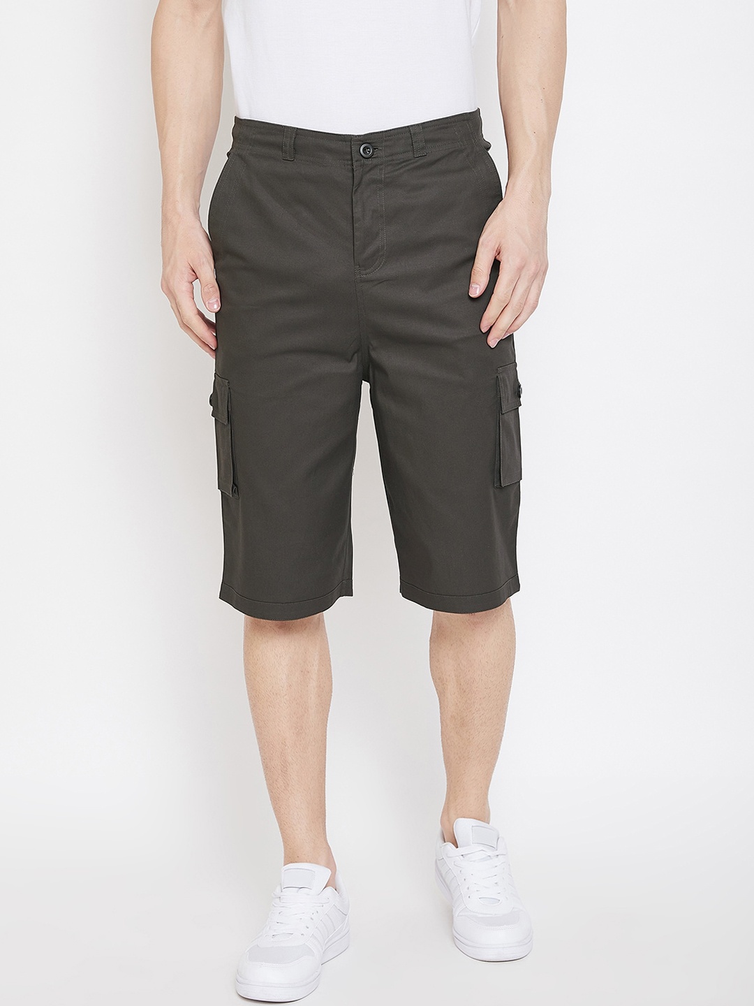 

Hypernation Men Olive Green Solid Regular Fit Cargo Shorts