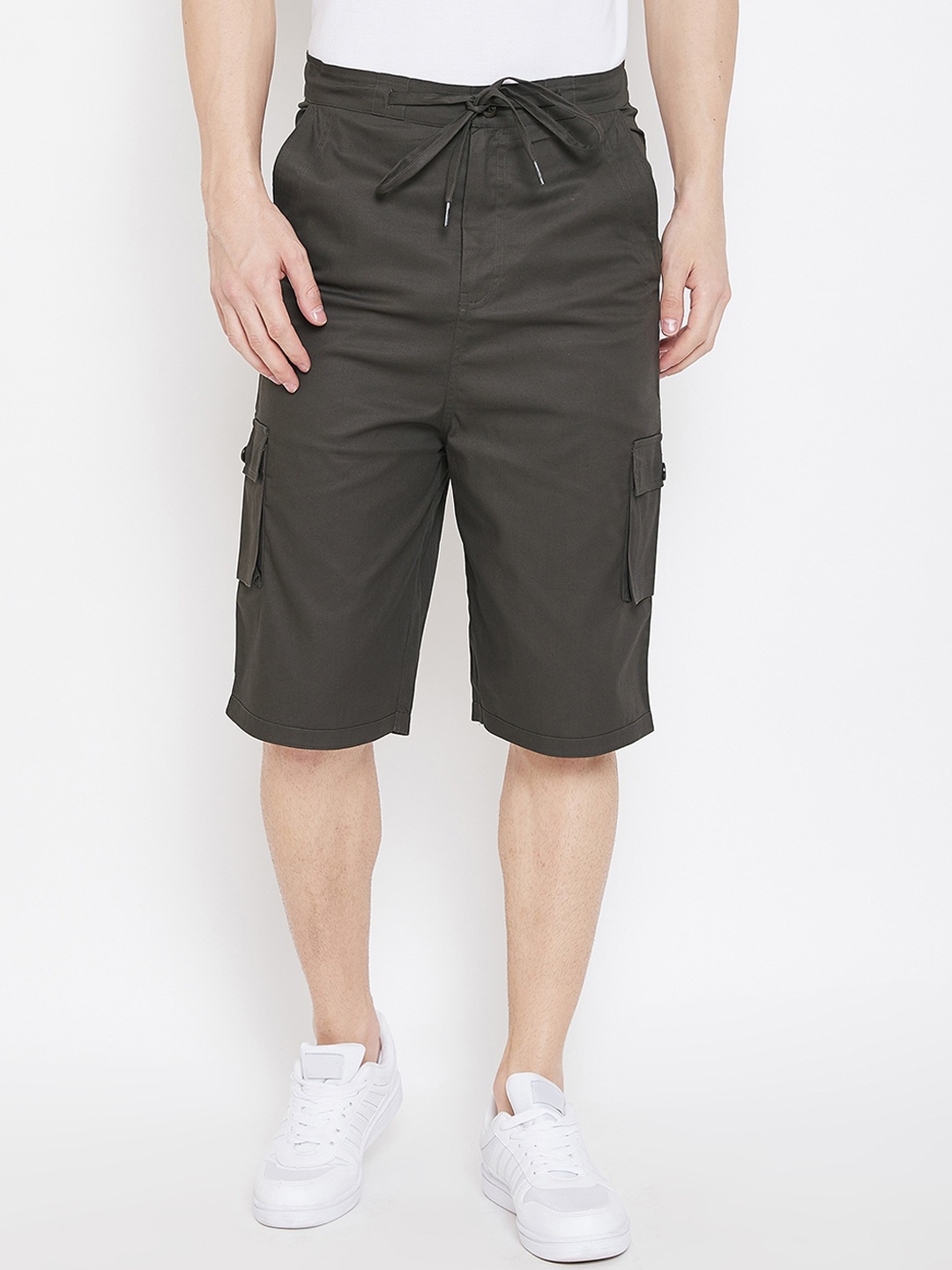 

Hypernation Men Brown Solid Regular Fit Pure Cotton Cargo Shorts