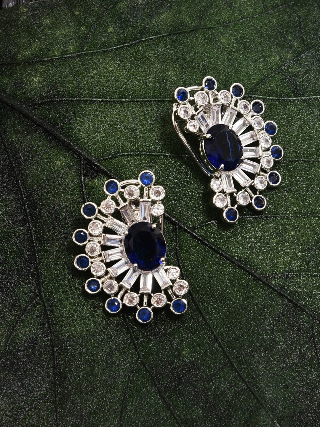 

MIDASKART Silver-Toned & Blue Contemporary Studs