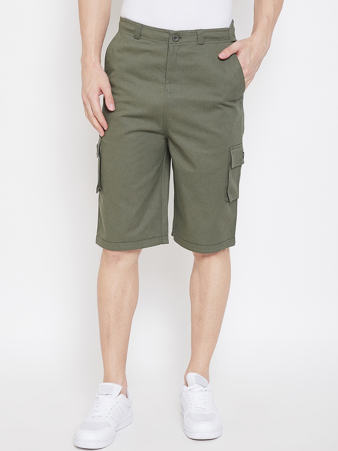 

Hypernation Men Green Solid Regular Fit Cargo Shorts