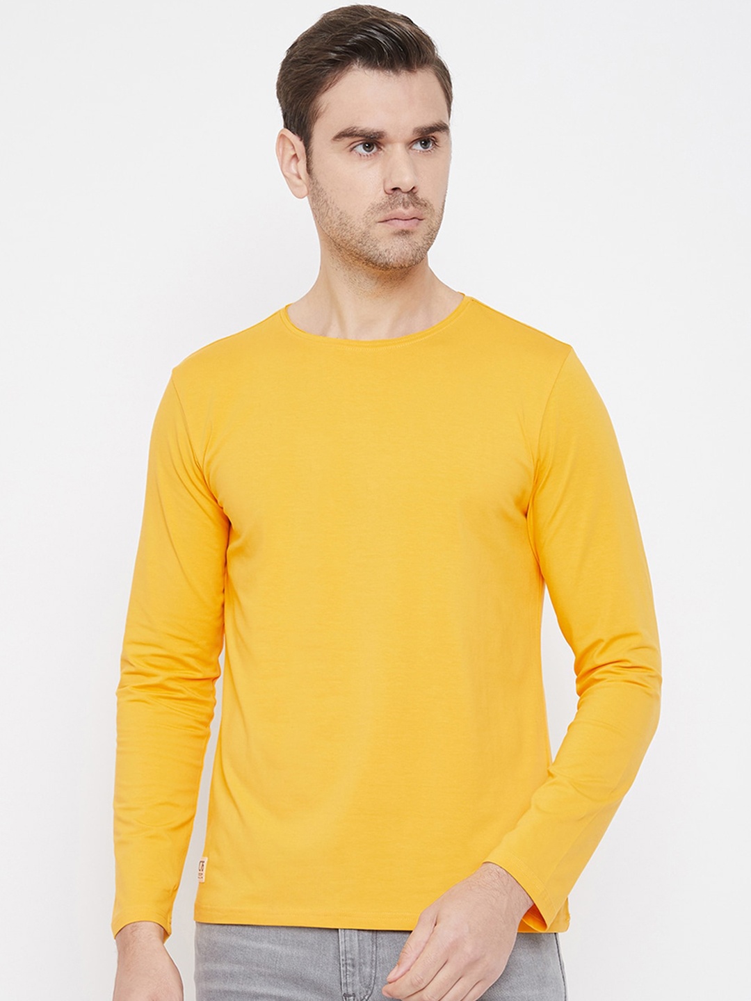 

QUBIC Men Mustard Solid Round Neck T-shirt