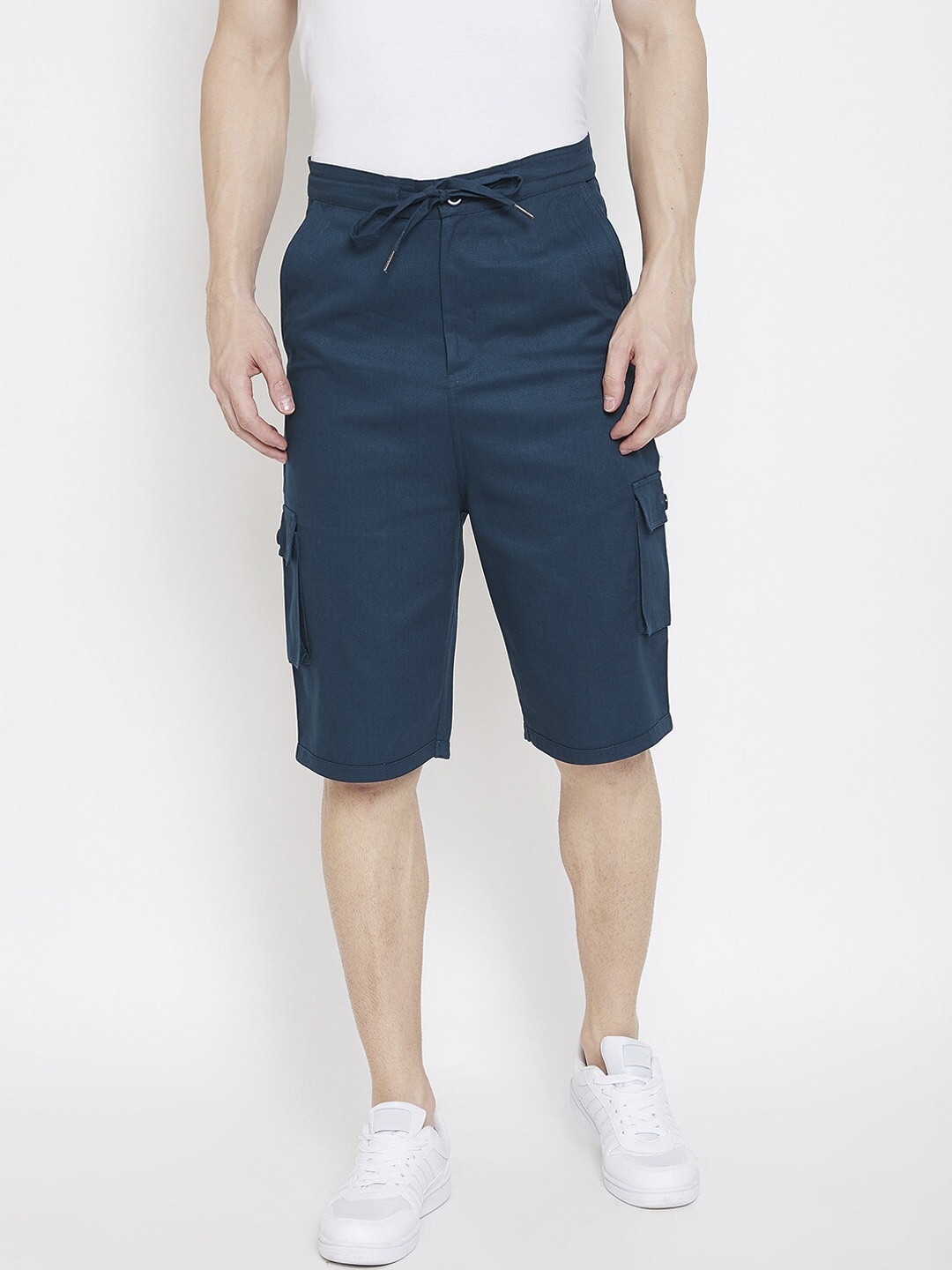 

Hypernation Men Teal Solid Regular Fit Cargo Shorts