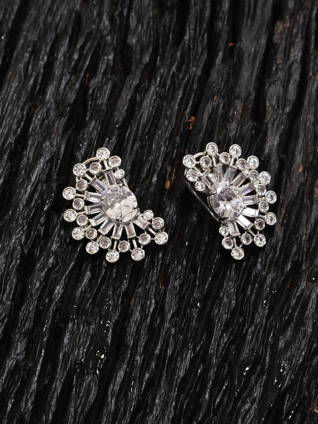 

MIDASKART Silver-Toned Geometric Studs