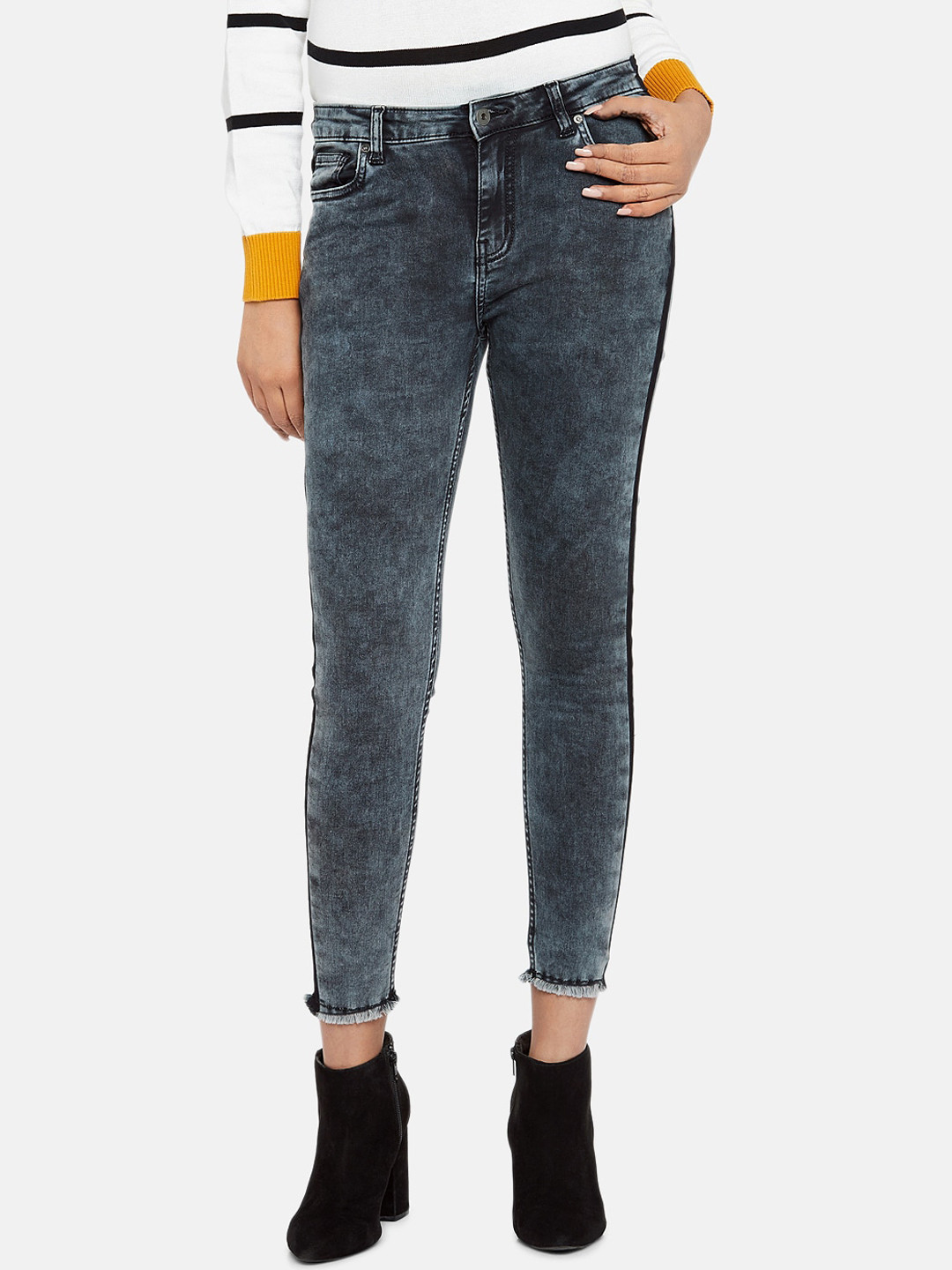 

People Women Grey Skinny Fit Mid-Rise Clean Look Jeans